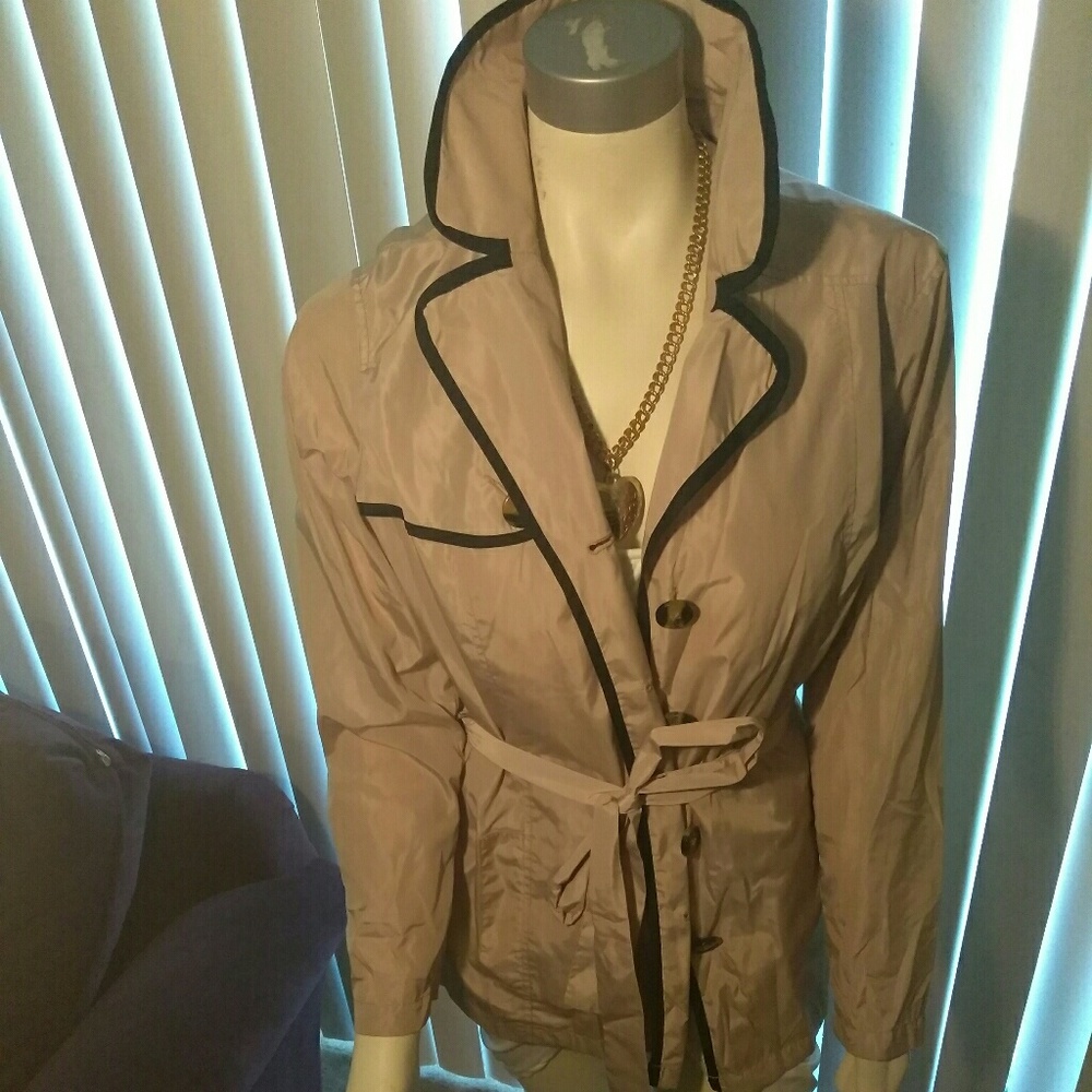 Trench windbreaker